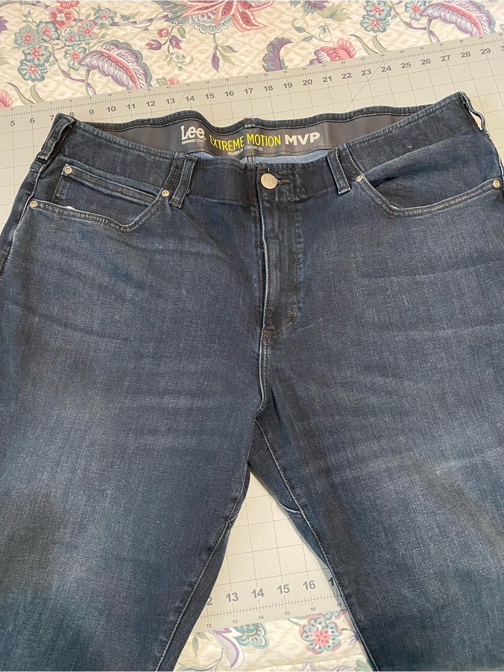 Lee Men's Extreme Motion MPV Relaxed Jeans in Dark Blue Wash 44 X 29